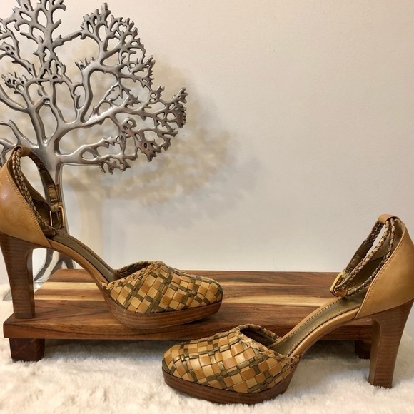 J Vincent Woven Leather Platform Heels - Picture 4 of 12